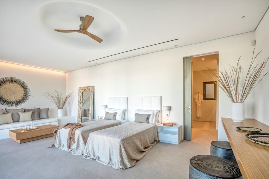 villa-diana-twin-bedroom-ensuite-lounge-area-dressing-table-serene-design-luxury-mykonos