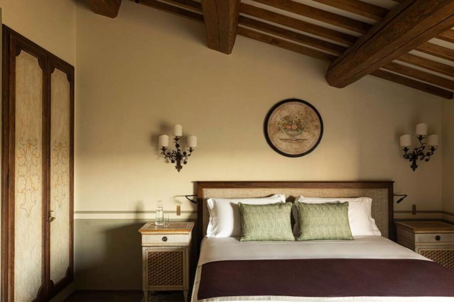 villa-greta-bedroom-elegant-tranquil-traditional-design-luxury-tuscany