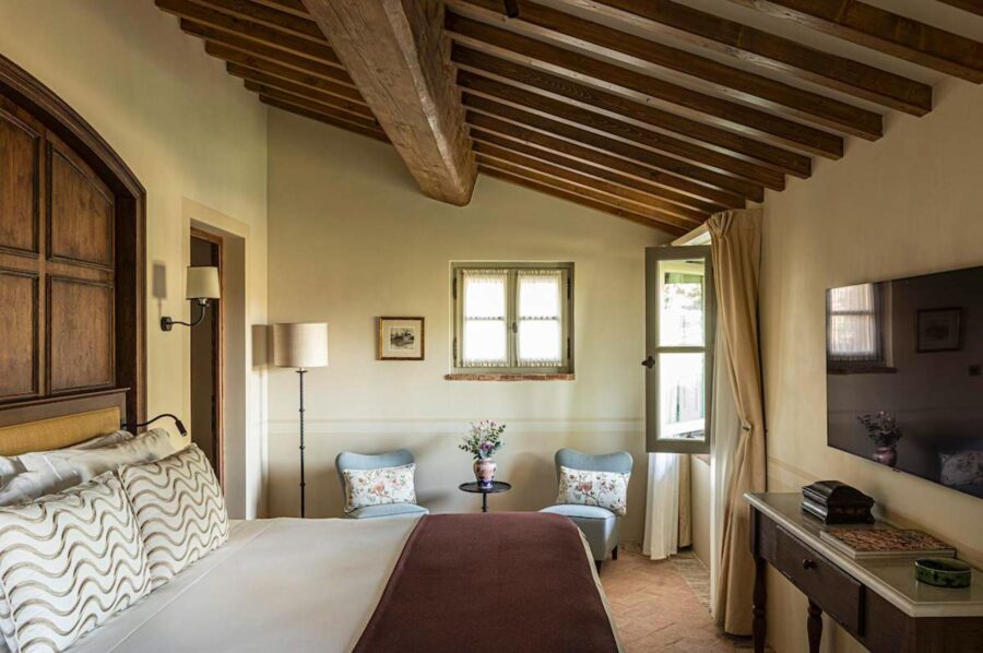villa-greta-bedroom-serene-tranquil-design-luxury-tuscany