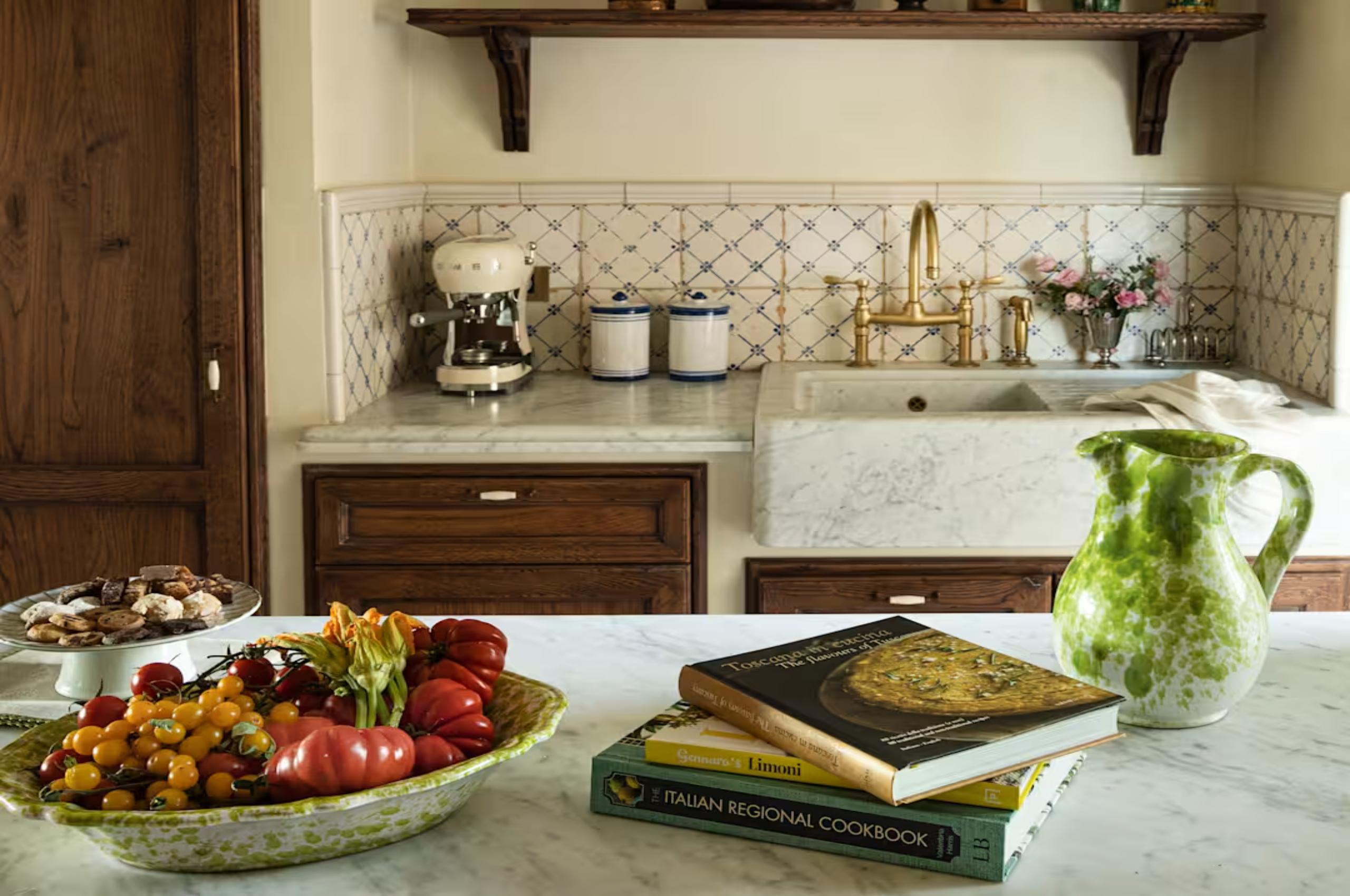 villa-greta-kitchen-modern-elegant-design-luxury-tuscany
