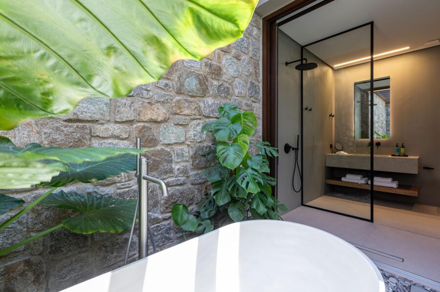 villa-lyra-bathtub-bright-design-nature-sink-shower-luxury-mykonos