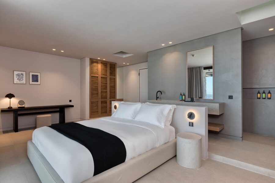 villa-lyra-bedroom-ensuite-modern-spacious-sleek-design-luxury-mykonos