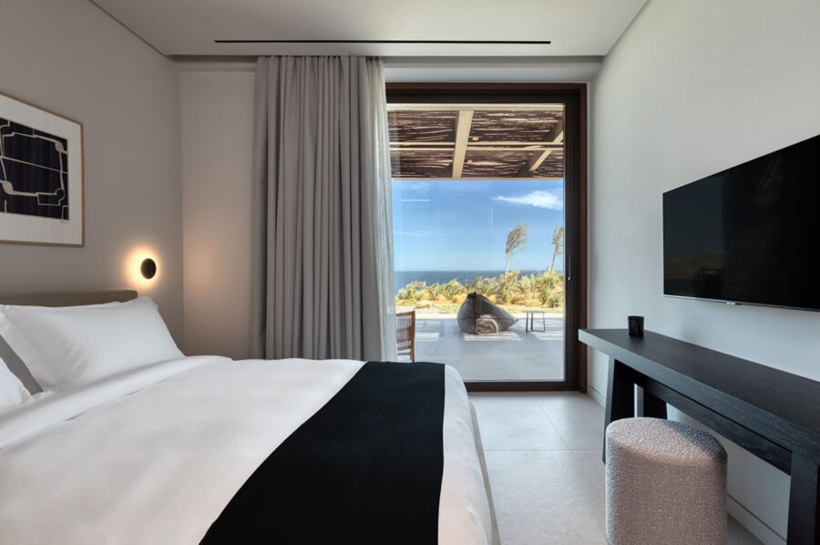 villa-lyra-bedroom-sea-views-terrace-access-tv-artwork-sleek-modern-design-luxury-mykonos