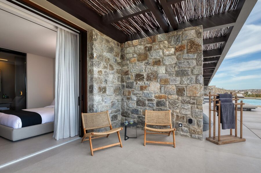 villa-lyra-bedroom-terrace-tranquil-relaxing-design-luxury-rental-retreat-mykonos