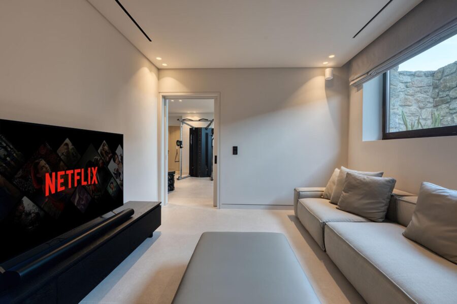 villa-lyra-cinema-room-tv-lounge-cosy-entertainment-family-friendly-luxury-mykonos