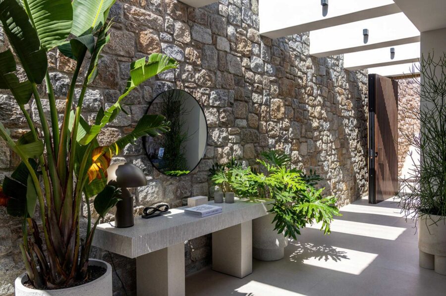 villa-lyra-entrance-hallway-tropical-mediterranean-design-luxury-mykonos