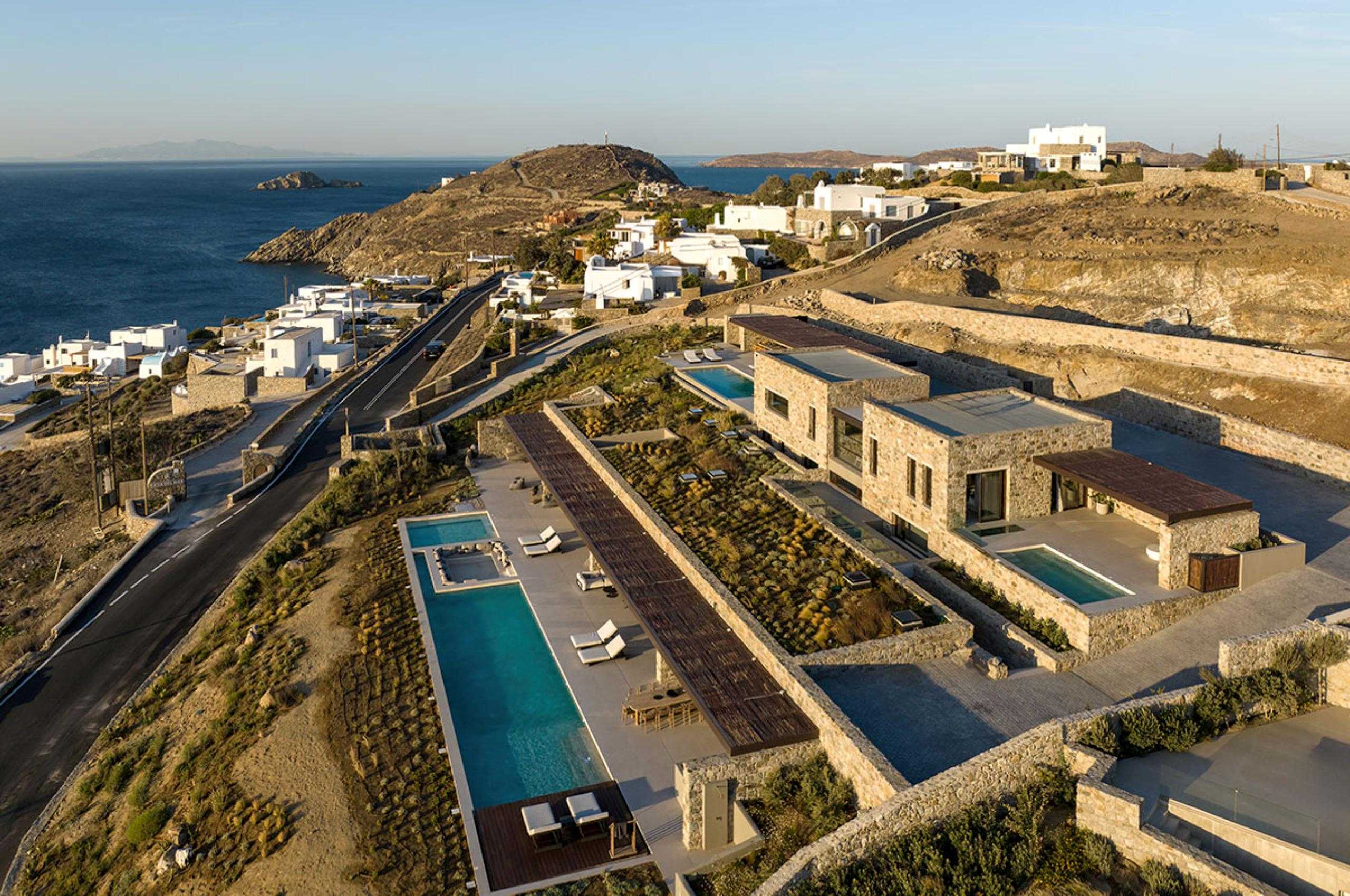 villa-lyra-exterior-daytime-modern-mediterranean-architecture-luxury-rental-retreat-mykonos