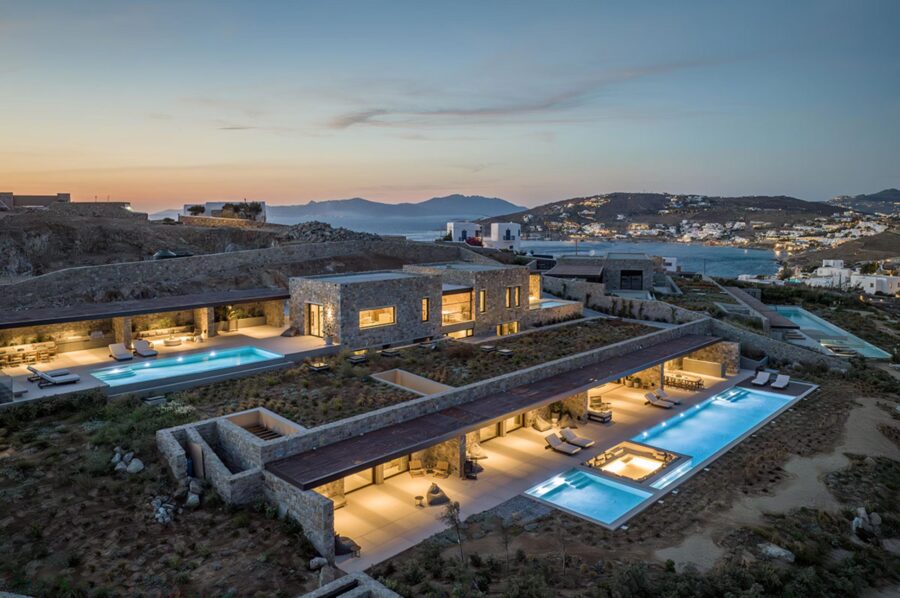 villa-lyra-exterior-night-modern-mediterranean-architecture-swimming-pool-sea-view-luxury-mykonos