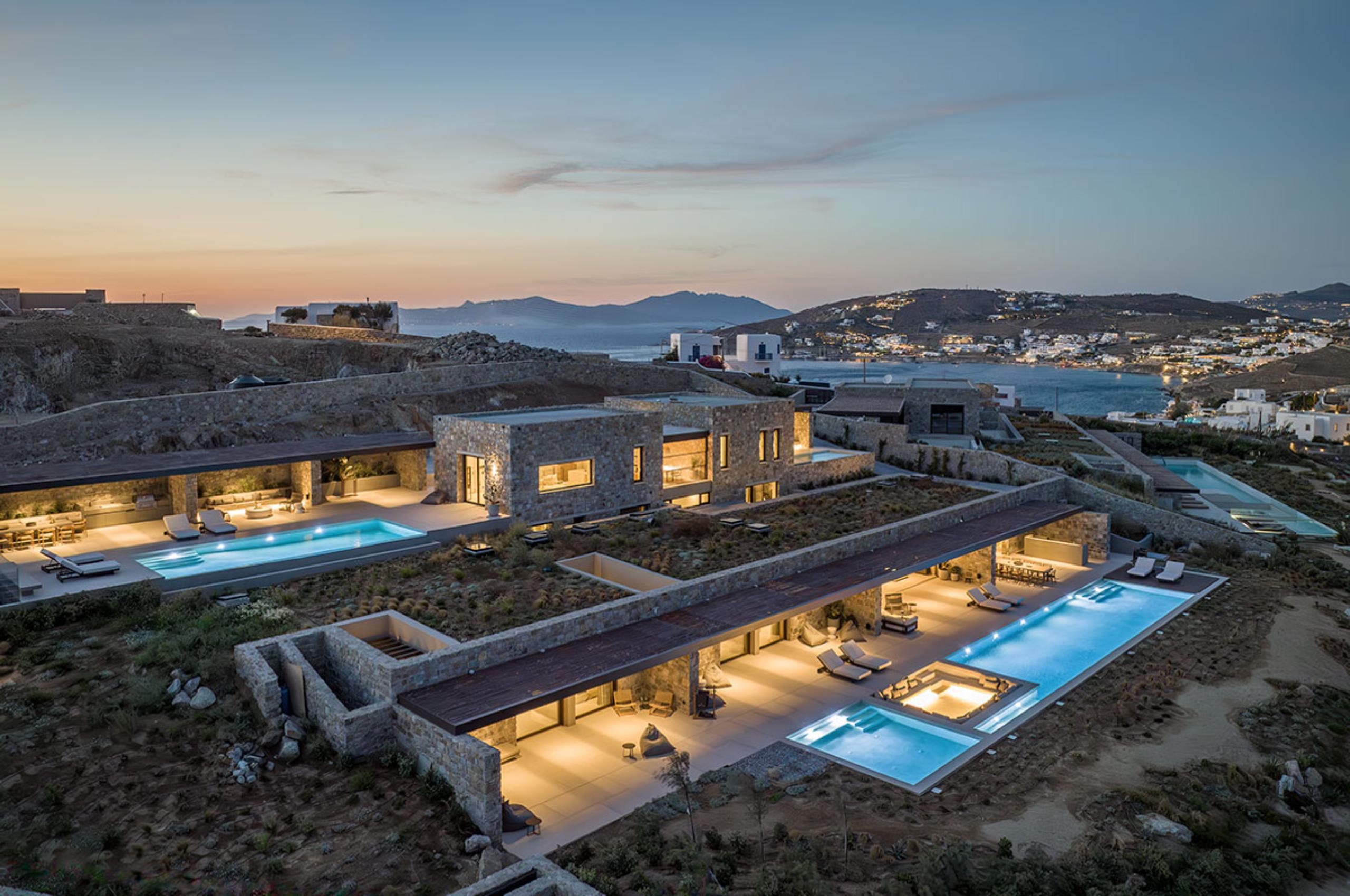 villa-lyra-exterior-night-modern-mediterranean-architecture-swimming-pool-sea-view-luxury-mykonos
