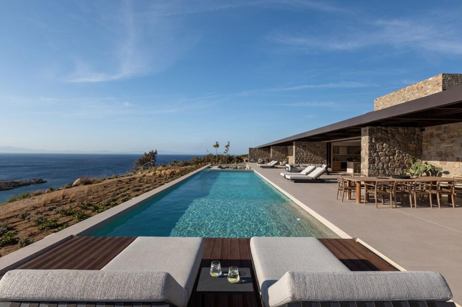 villa-lyra-swimming-pool-sunloungers-terrace-sea-view-luxury-rental-retreat-mykonos