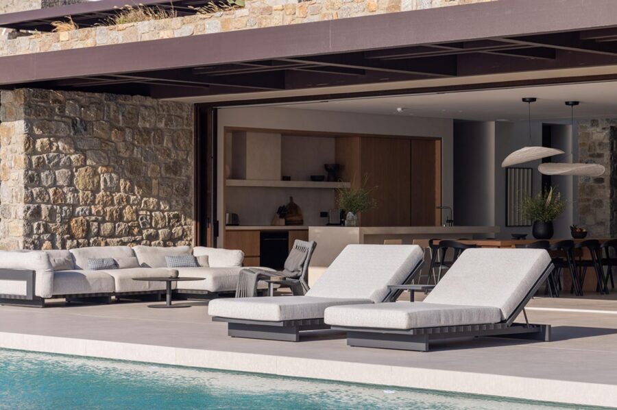 villa-lyra-terrace-sunloungers-alfresco-lounge-indoor-outdoor-living-luxury-mykonos