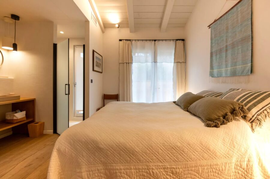 villa-maeva-bedroom-ensuite-serene-design-luxury-capferret
