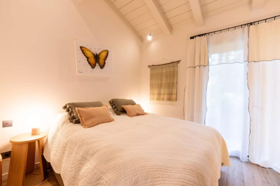villa-maeva-bedroom-serene-interior-design-luxury-capferret