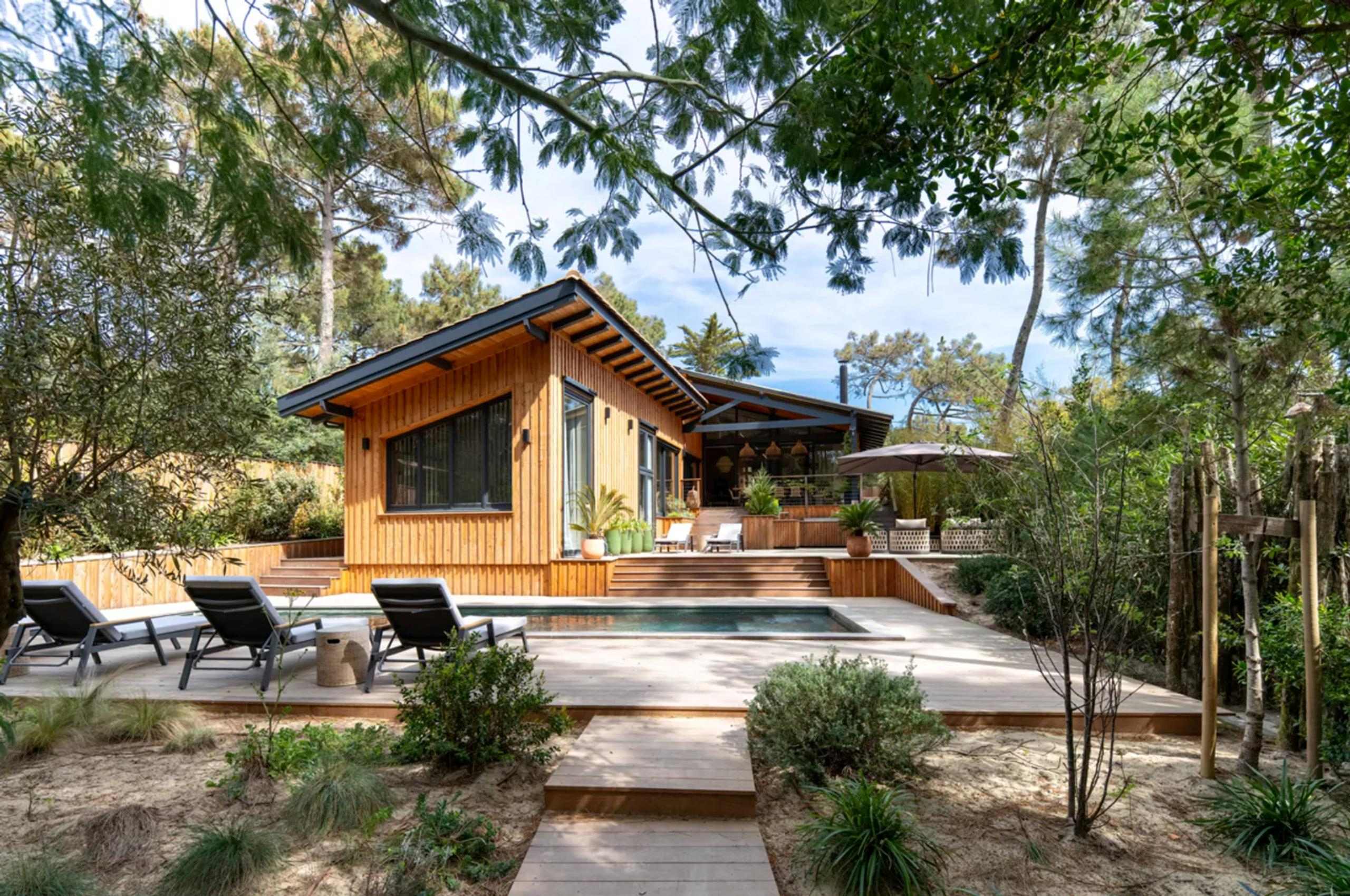 villa-maeva-exterior-garden-terrace-swimming-pool-luxury-capferret