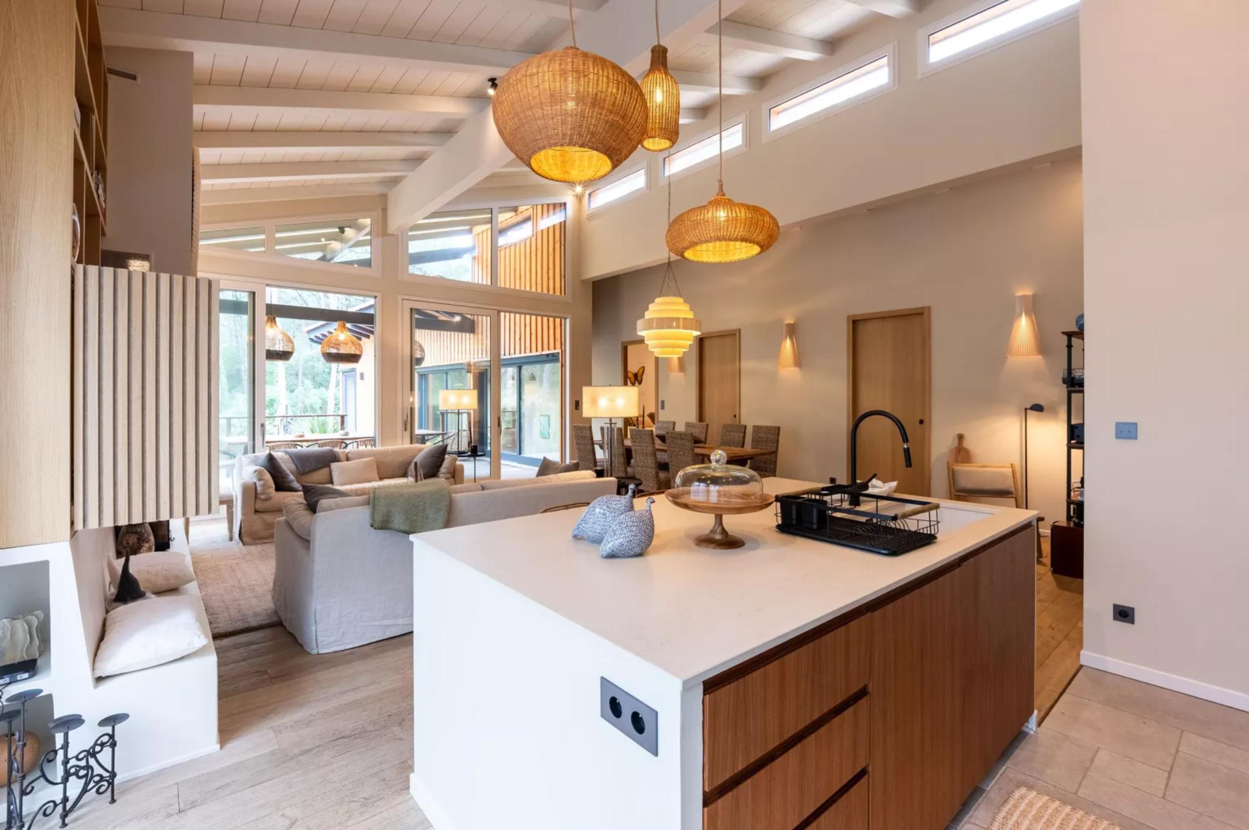 villa-maeva-kitchen-openplan-living-space-elegant-interiors-luxury-capferret