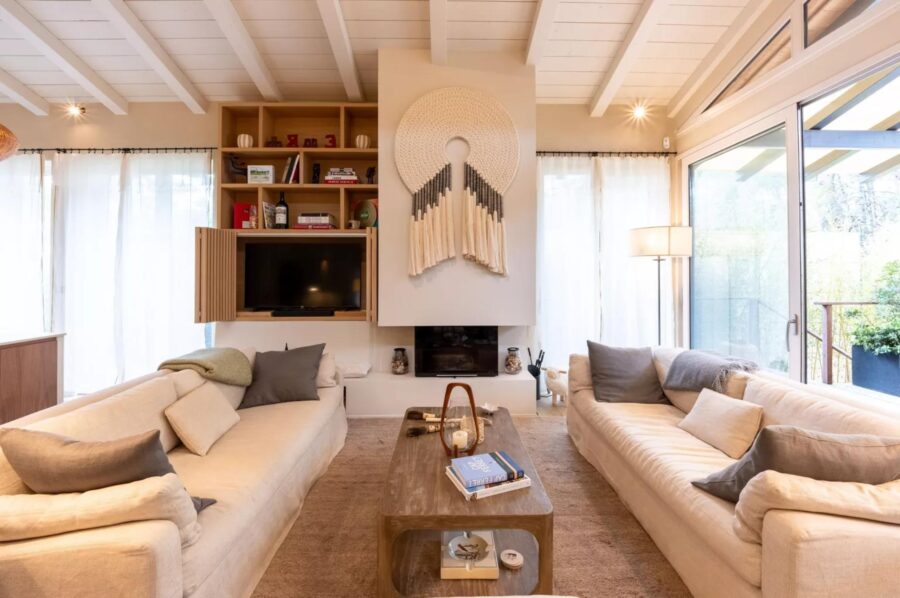villa-maeva-living-room-lounge-openplan-bright-spacious-luxury-capferret