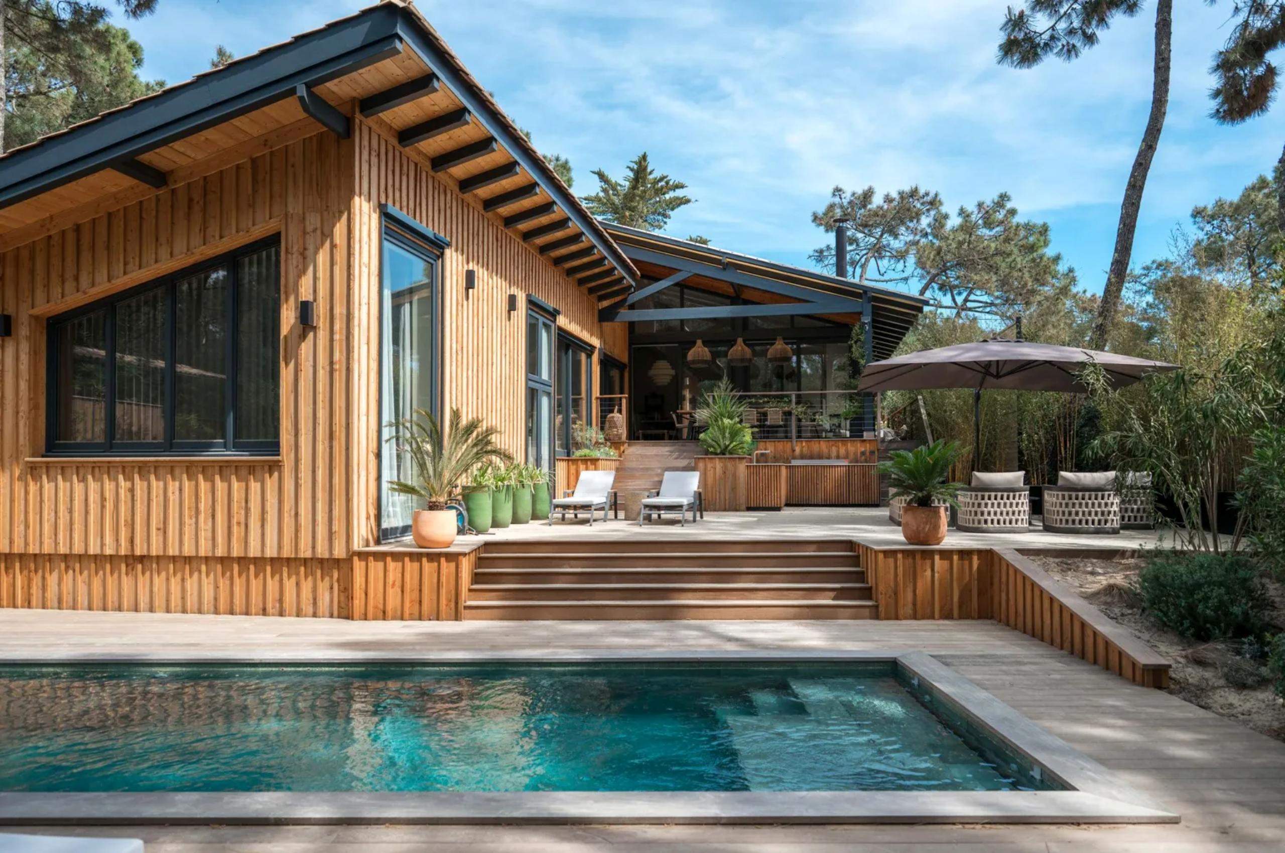villa-maeva-mainpage-exterior-swimming-pool-terrace-luxury-rental-retreat-capferret