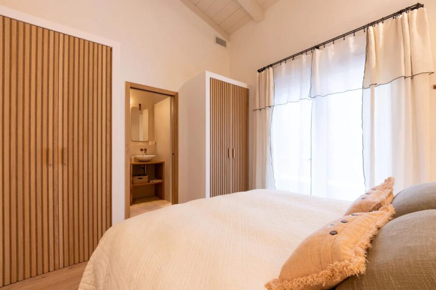villa-melissa-bedroom-ensuite-tranquil-serene-suite-luxury-capferret
