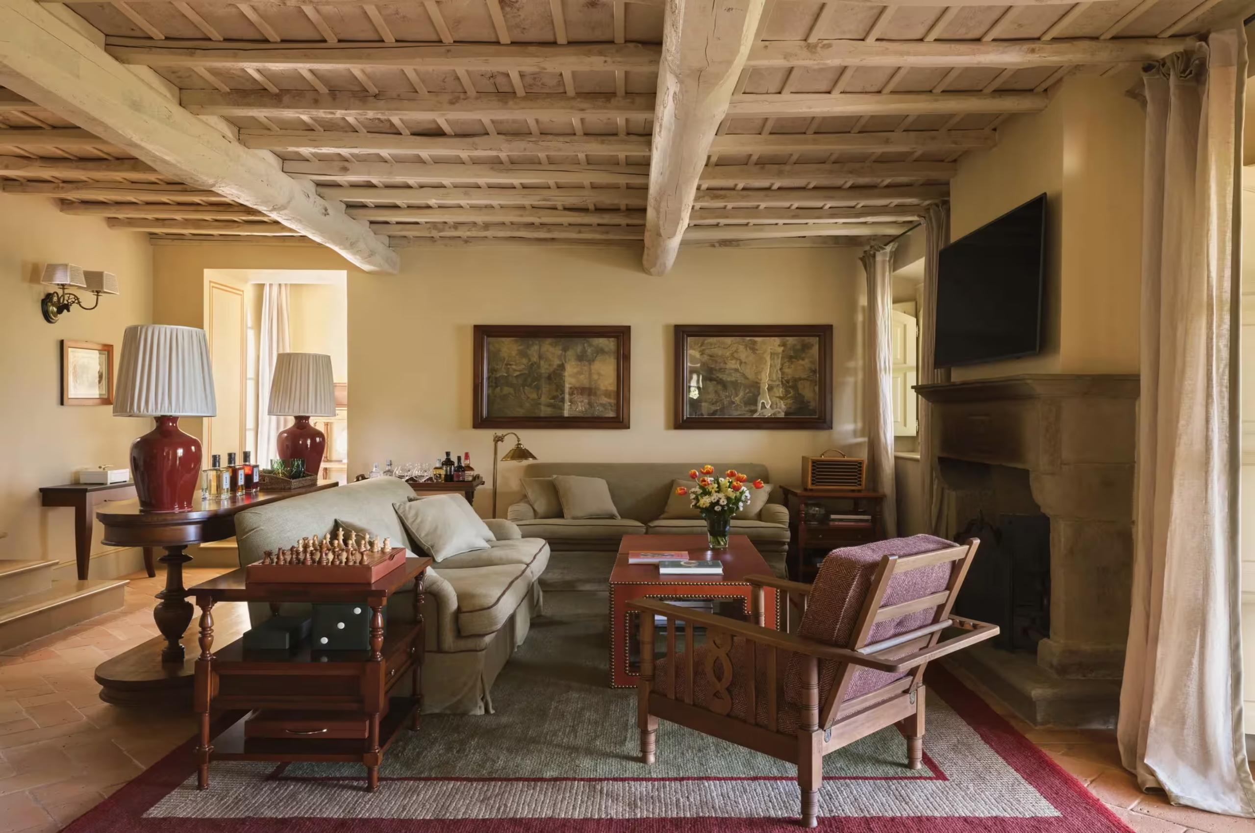 villa-mikela-living-room-fireplace-elegant-design-luxury-tuscany