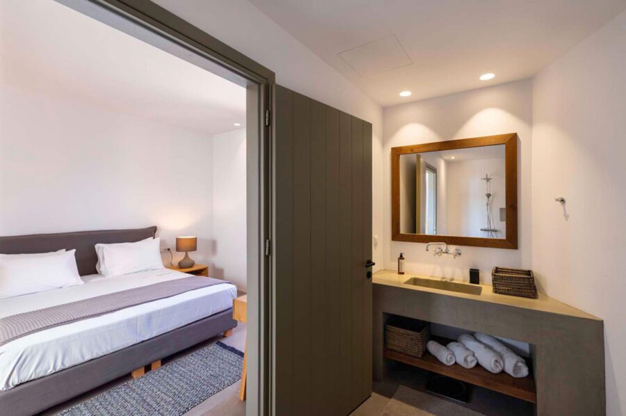 villa-nadia-ensuite-bedroom-luxury-crete