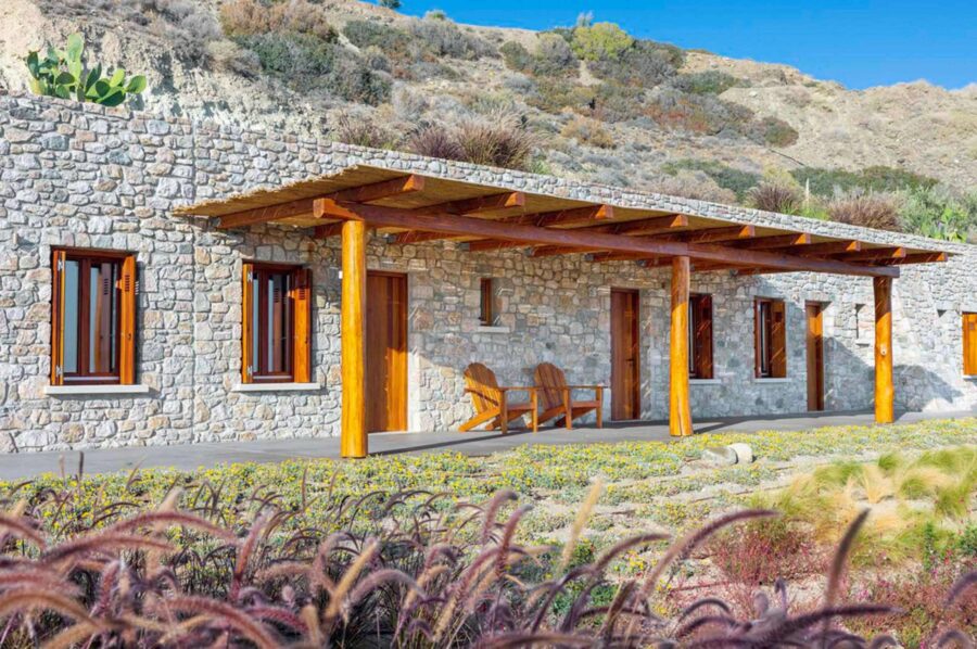 villa-nadia-exterior-garden-alfresco-seating-luxury-crete