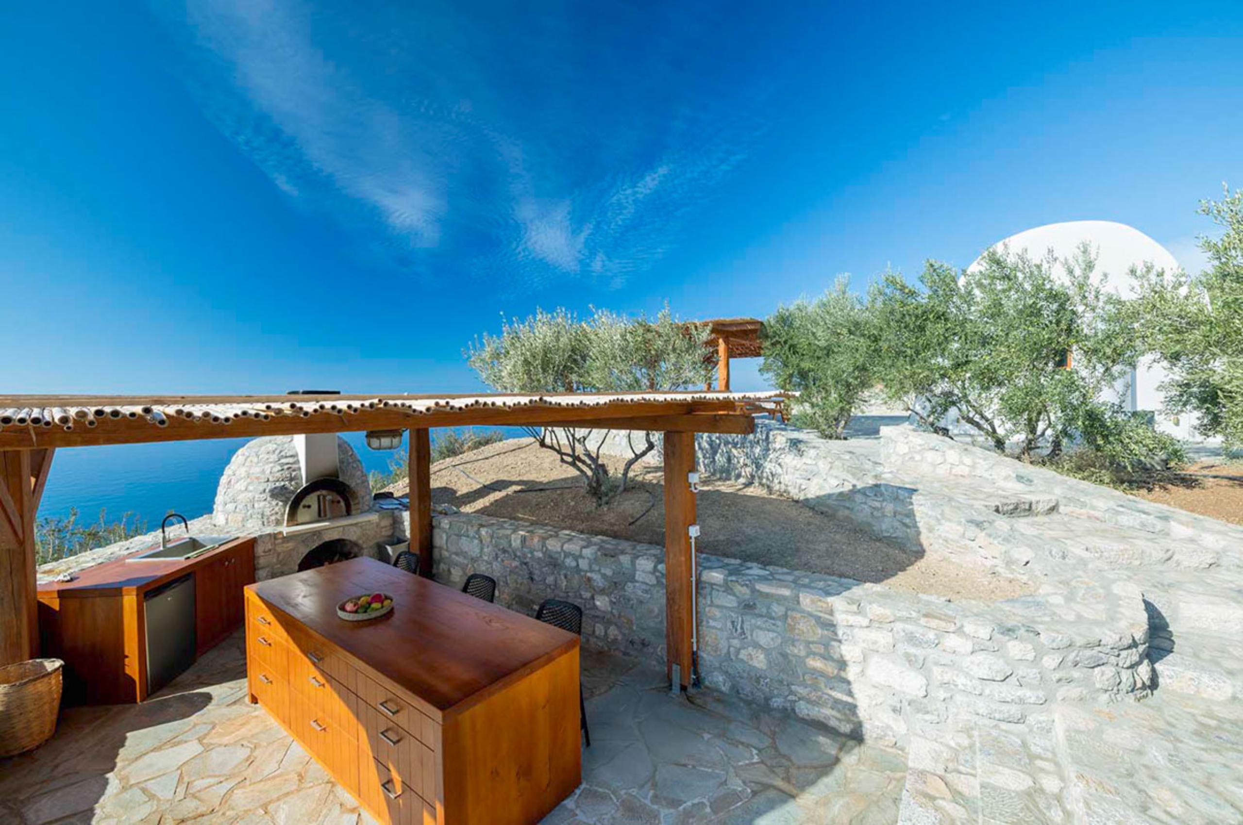 villa-nadia-outdoor-kitchen-pizza-oven-sea-views-luxury-crete