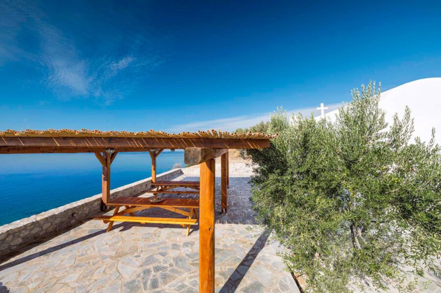 villa-nadia-pergola-covered-alfresco-dining-area-sea-views-luxury-crete