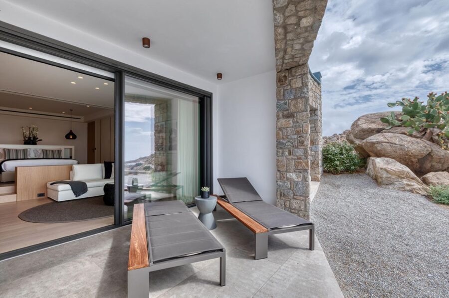 villa-petra-bedroom-terrace-sunbeds-luxury-mykonos