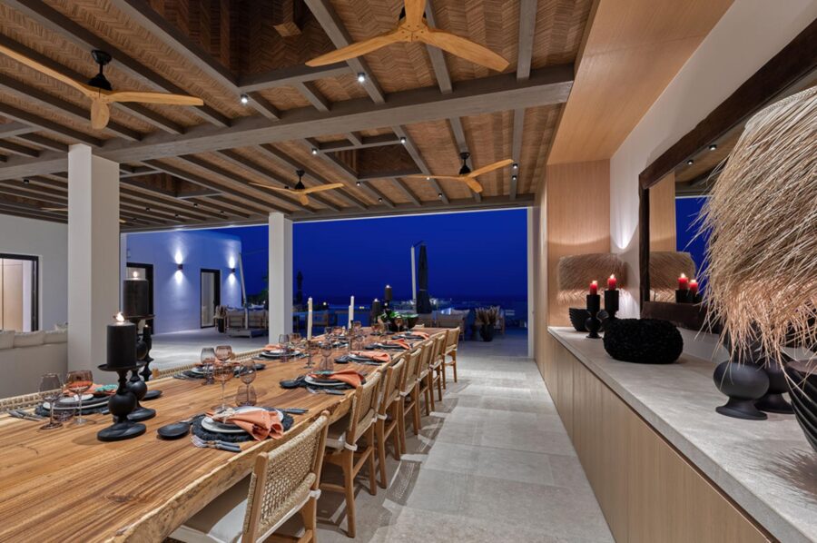 villa-petra-dining-table-grand-spacious-sea-view-openplan-entertaining-hosting-luxury-mykonos