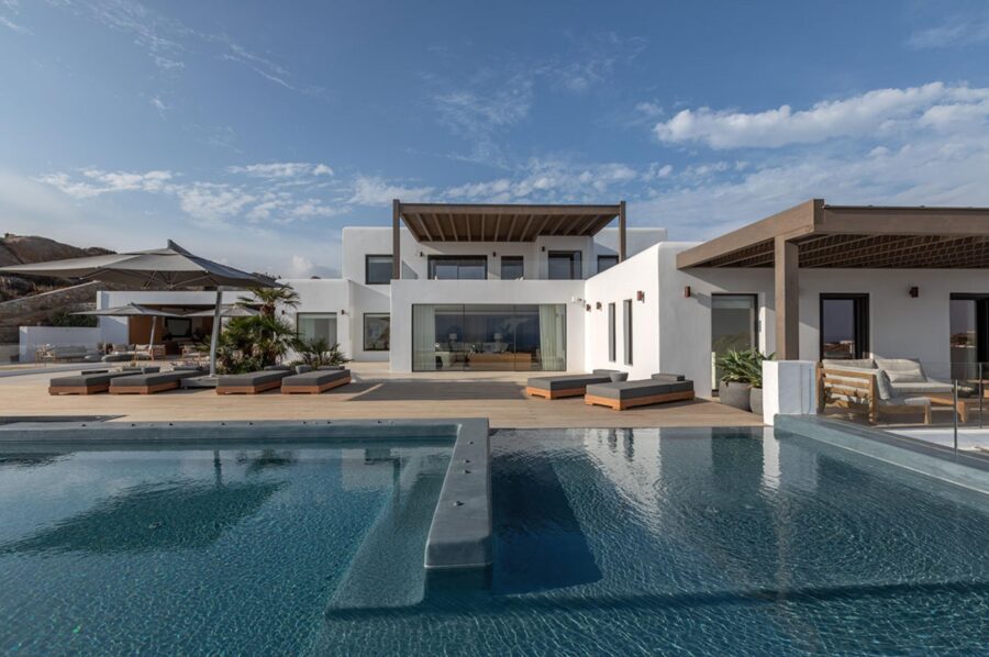 villa-petra-exterior-swimming-pool-terrace-sunbeds-alfresco-dining-luxury-rental-retreat-mykonos
