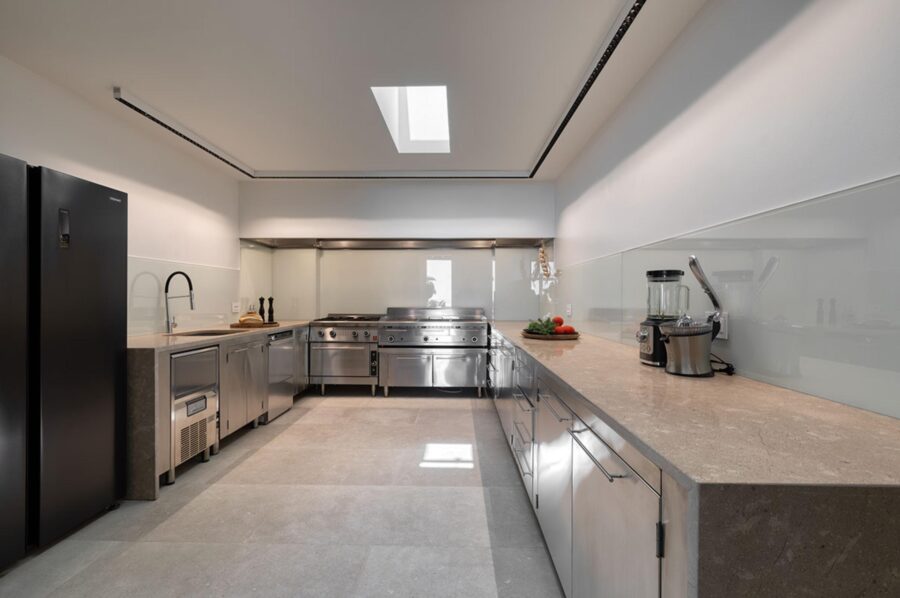 villa-petra-professional-chef-kitchen-fully-equipped-modern-sleek-luxury-mykonos