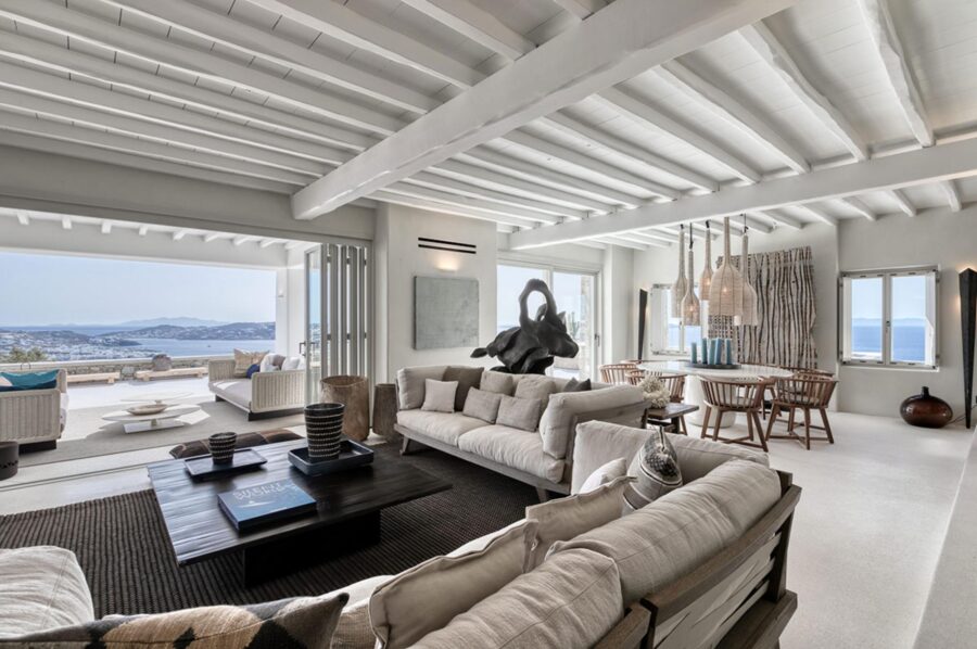 villa-selena-living-room-dining-area-sea-view-openplan-indoor-outdoor-living-luxury-mykonos