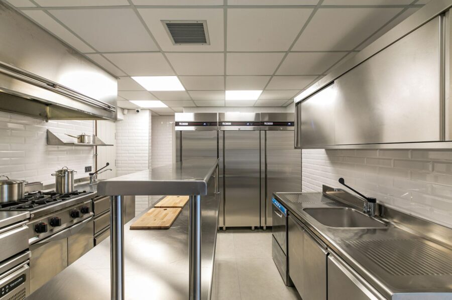 villa-selina-proffessional-kitchen-private-chef-entertaining-hosting-fully-equipped-luxury-mykonos