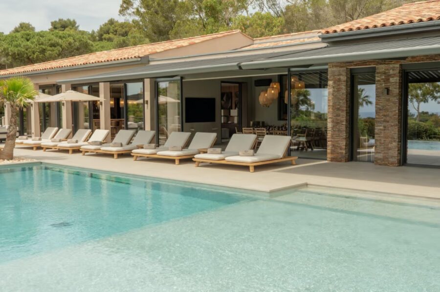 villa-soline-swimming-pool-terrace-sunloungers-modern-elegant-retreat-luxury-lacroixvalmer