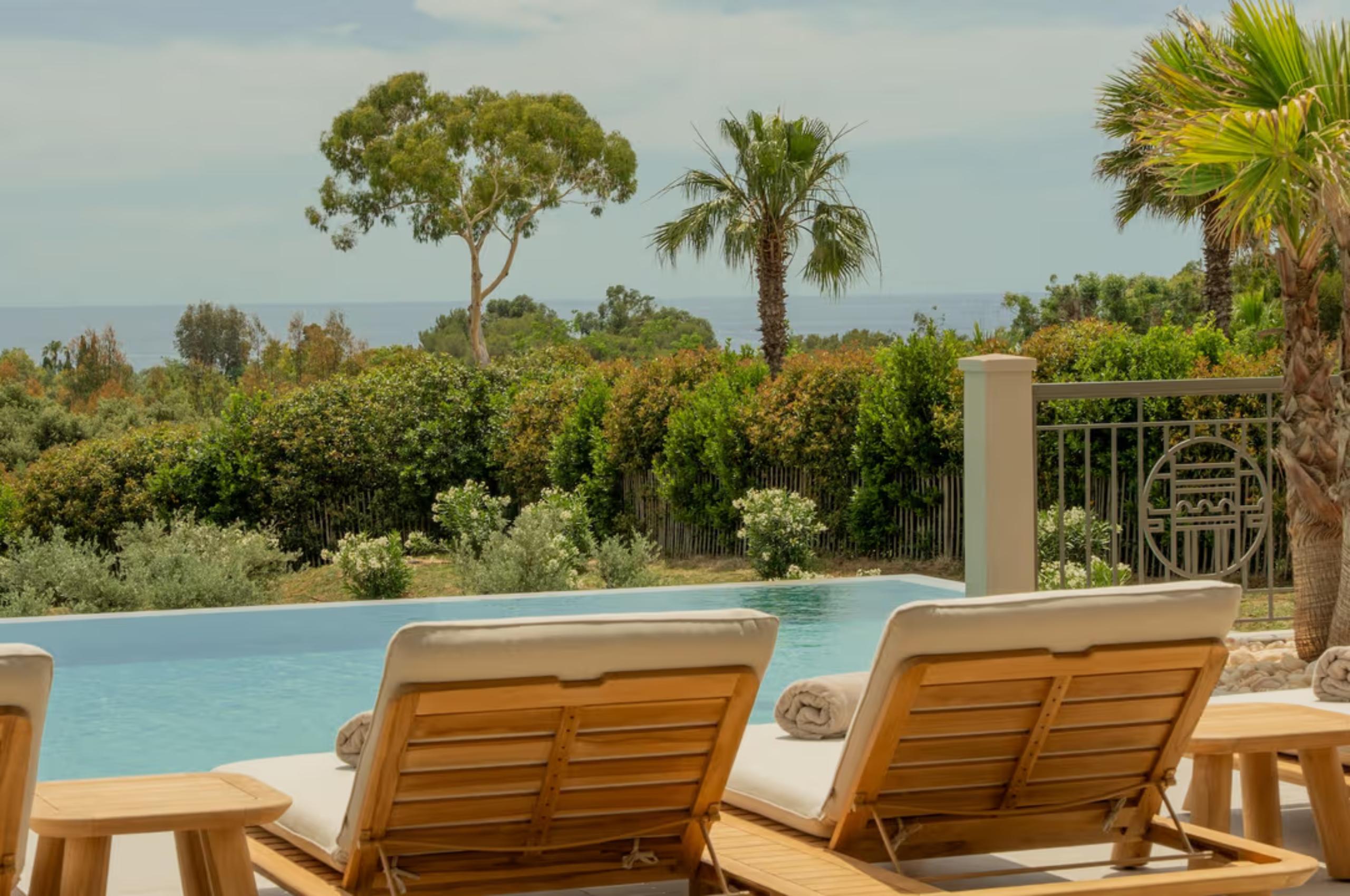 villa-soline-terrace-infinity-pool-sea-view-garden-sunloungers-luxury-lacroixvalmer