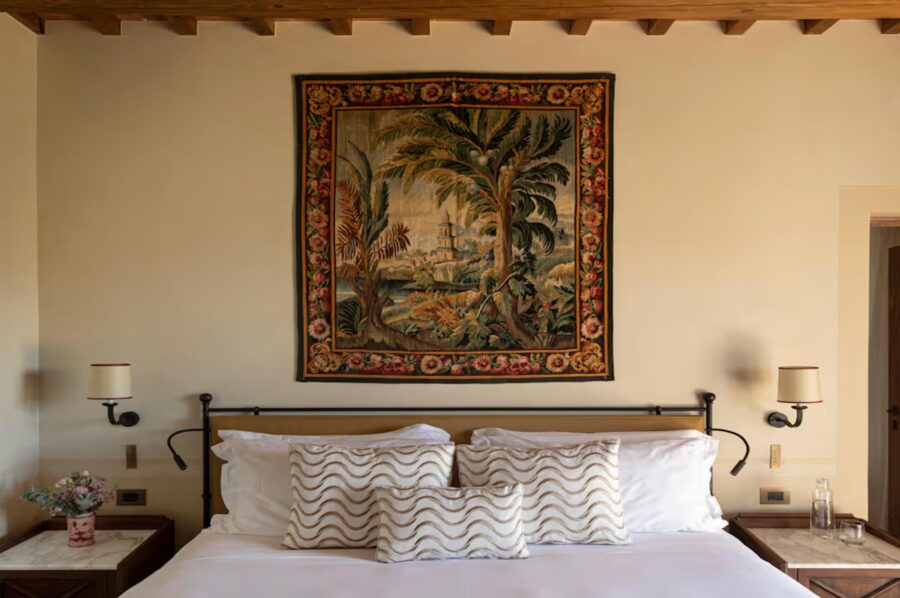 villa-thea-bedroom-tapestry-elegant-serene-design-luxury-tuscany