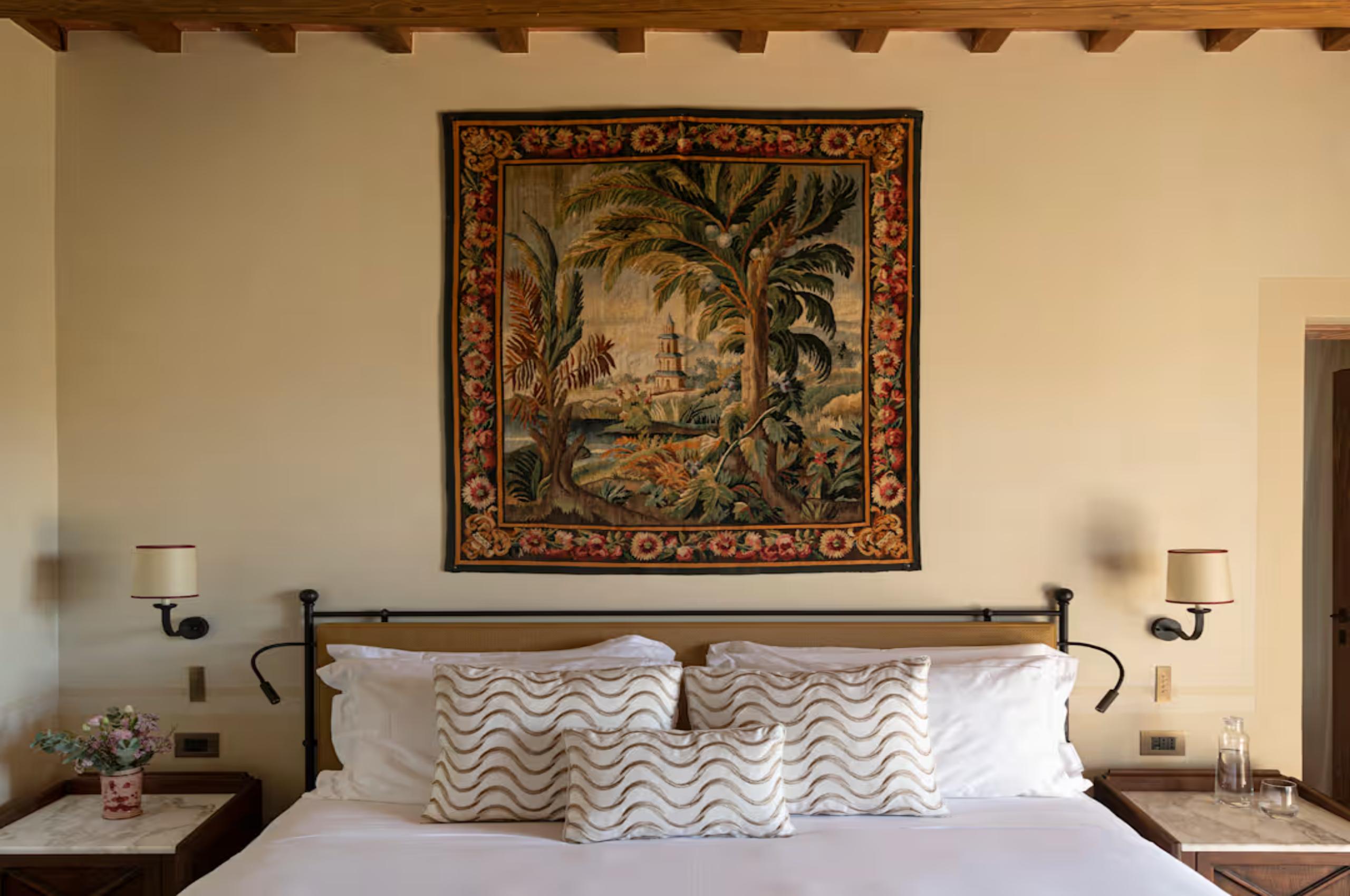 villa-thea-bedroom-tapestry-elegant-serene-design-luxury-tuscany