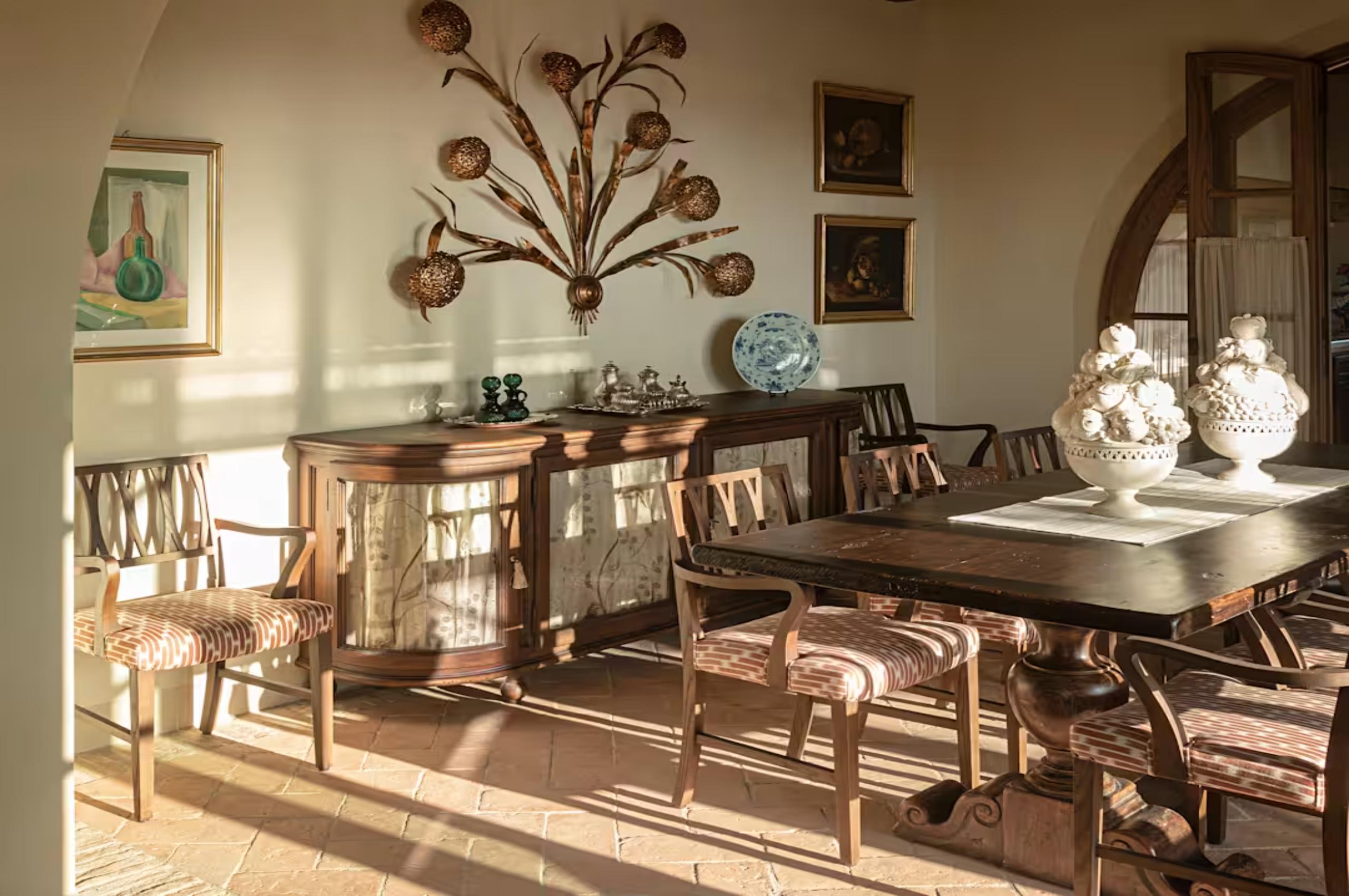 villa-thea-dining-room-sideboard-artwork-traditional-materials-luxury-design-tuscany