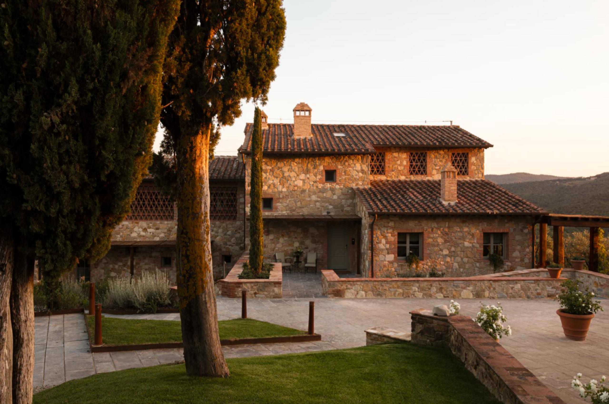 villa-thea-exterior-luxury-rental-retreat-tuscany