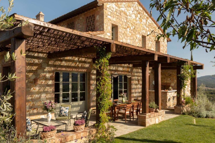 villa-thea-exterior-patio-covered-terrace-garden-scenic-views-luxury-tuscany
