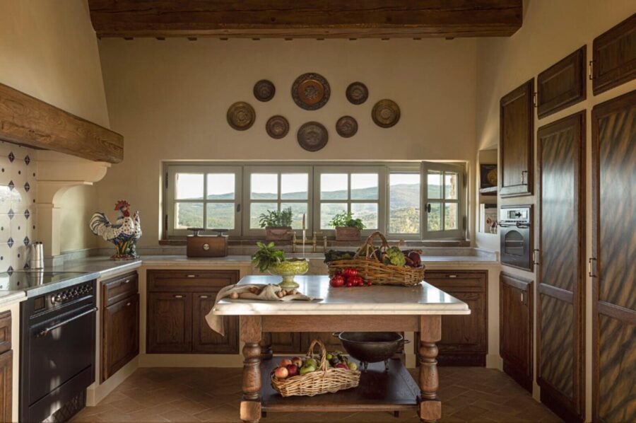villa-thea-kitchen-scenic-countryside-views-elegant-traditional-italian-design-luxury-tuscany