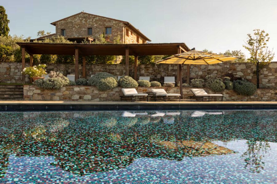 villa-thea-outdoor-swimming-pool-garden-countryside-retreat-luxury-tuscany