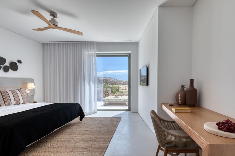 villa-theodora-bedroom-desk-serene-spacious-modern-design-luxury-mykonos