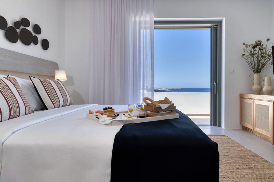 villa-theodora-bedroomm-sea-views-balcony-tranquil-design-luxury-mykonos