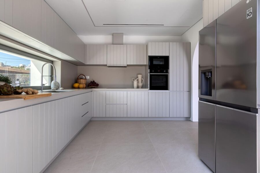 villa-theodora-kitchen-spacious-modern-sleek-design-luxury-mykonos