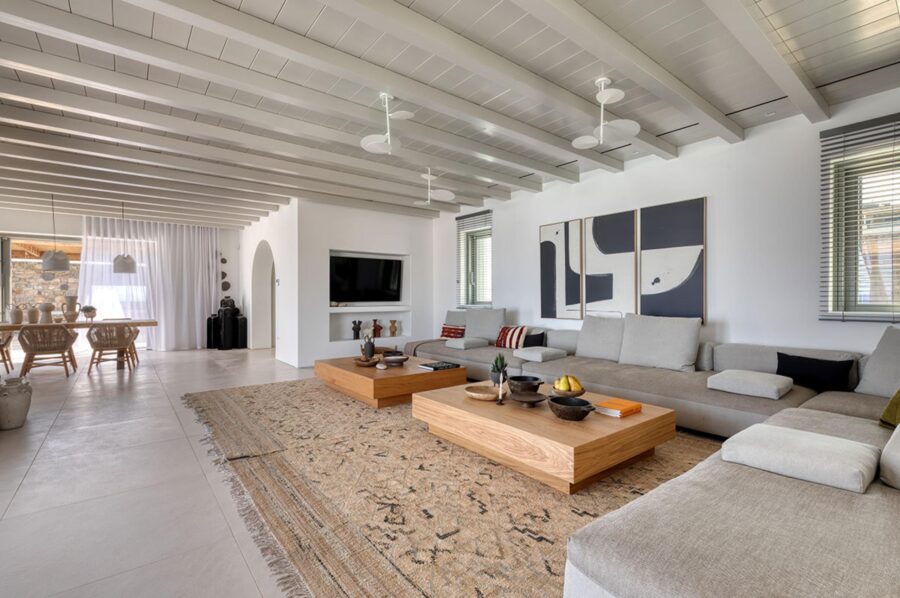 villa-theodora-living-room-dining-room-openplan-modern-bright-spacious-interior-design-luxury-mykonos