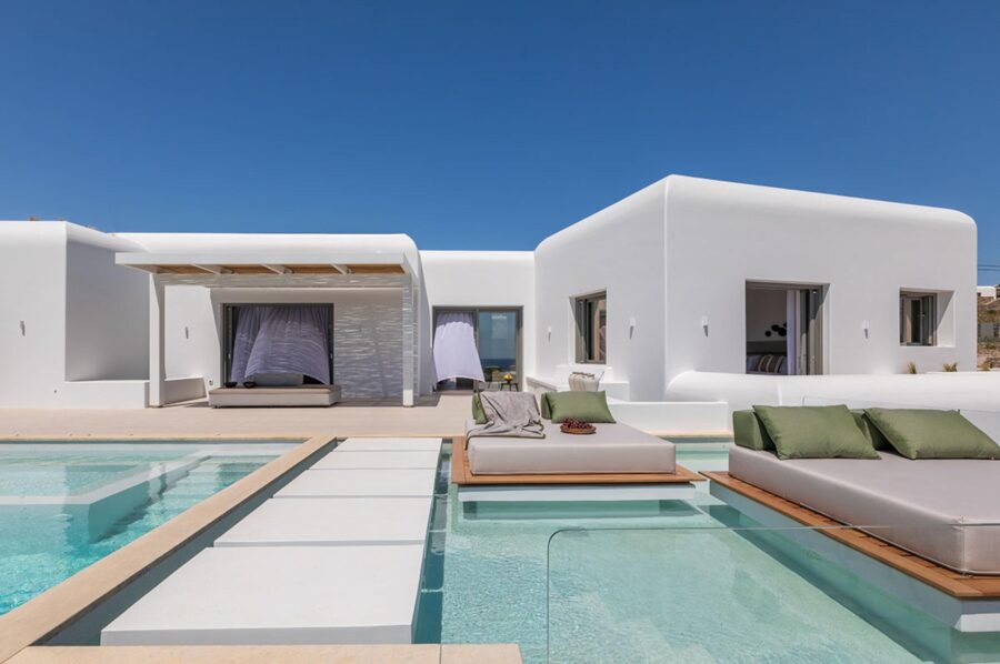 villa-theodora-swimming-pool-sunbeds-terrace-luxury-mykonos