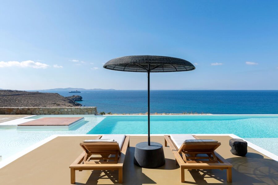 villa-zeta-infinity-pool-sun-beds-scenic-sea-views-luxury-mykonos