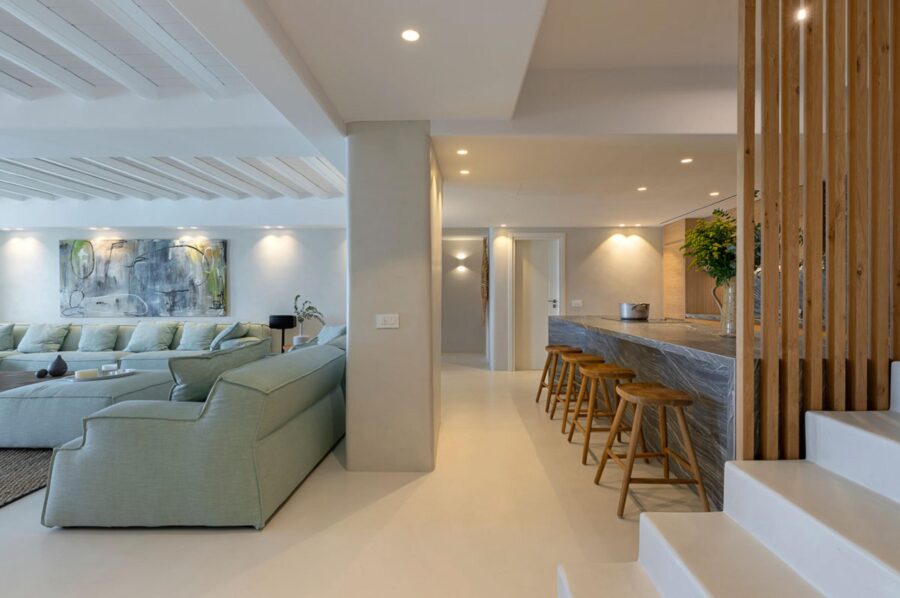 villa-zeta-living-room-lounge-kitchen-openplan-tranquil-modern-design-artwork-luxury-mykonos