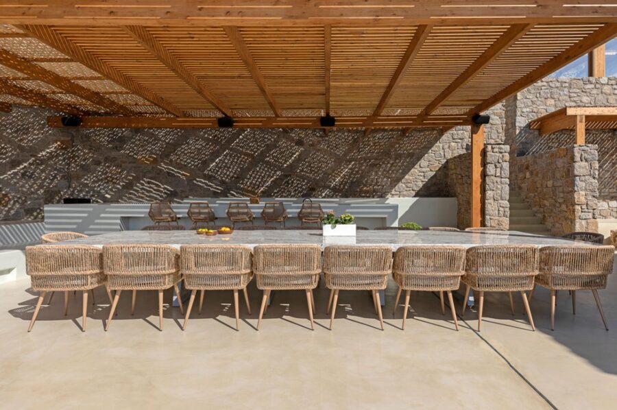 villa-zeta-outdoor-dining-summer-kitchen-veranda-luxury-rental-retreat-mykonos